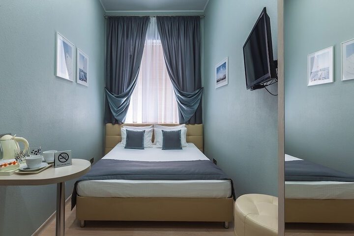 Room 4 of 6