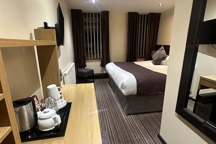 Room 6 of 27