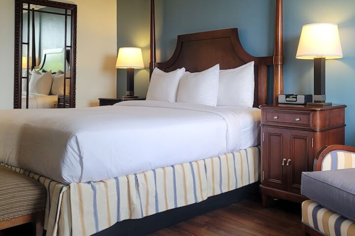 Traditional King Bed (18 of 27)