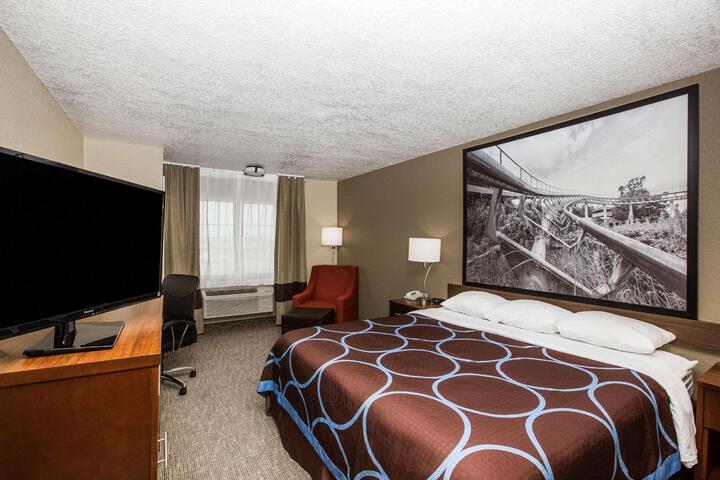 1 King Bed (2 of 12)