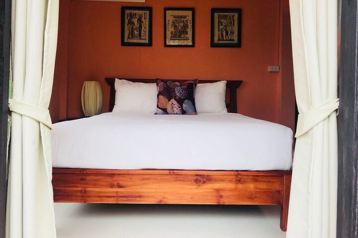 Room 5 of 28