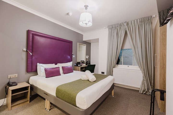 Room 25 of 165