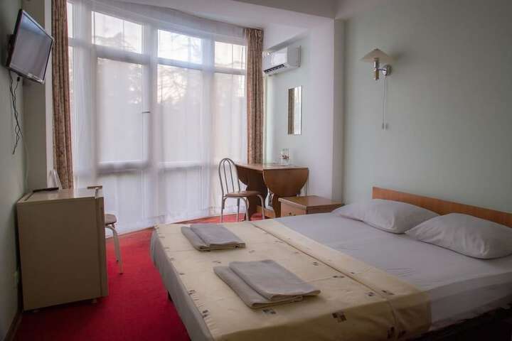Room 8 of 16