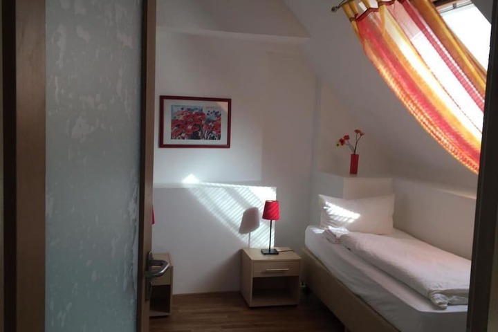 Room 2 of 47