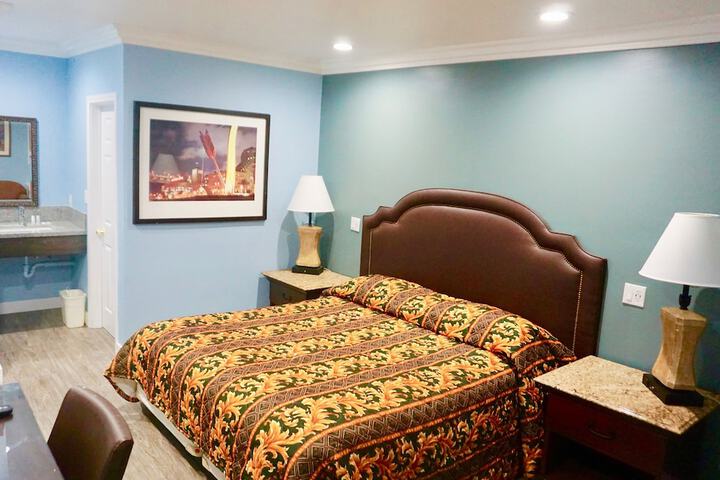 Superior King Bed City View (9 of 9)