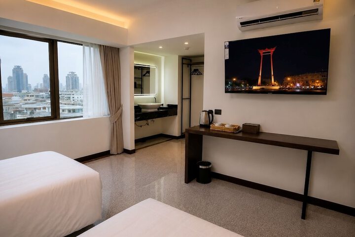 Room 5 of 52