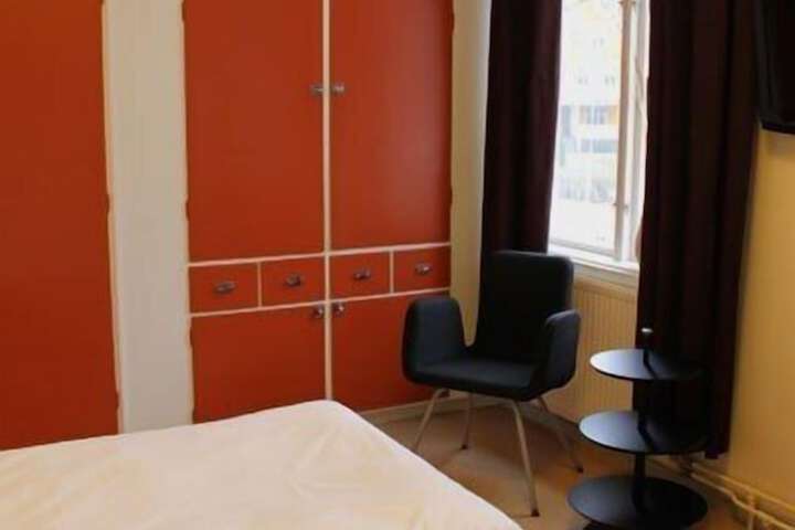 Room 19 of 32