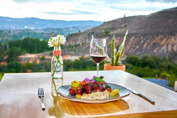 Dining 44 of 77