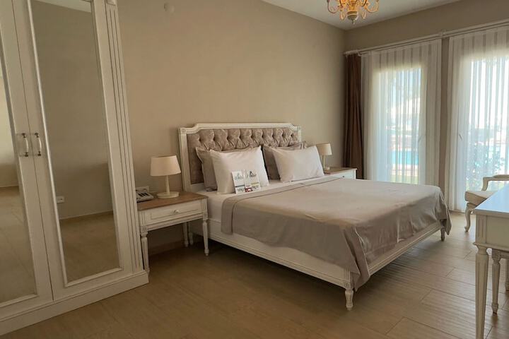 Room 9 of 63