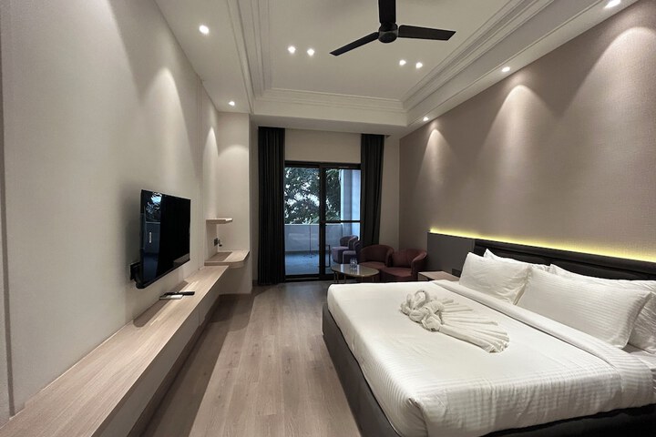 Room 11 of 20
