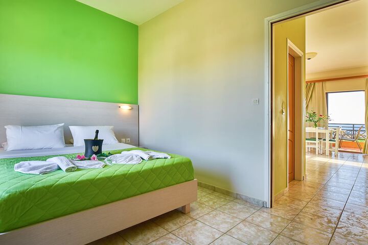 Room 6 of 37