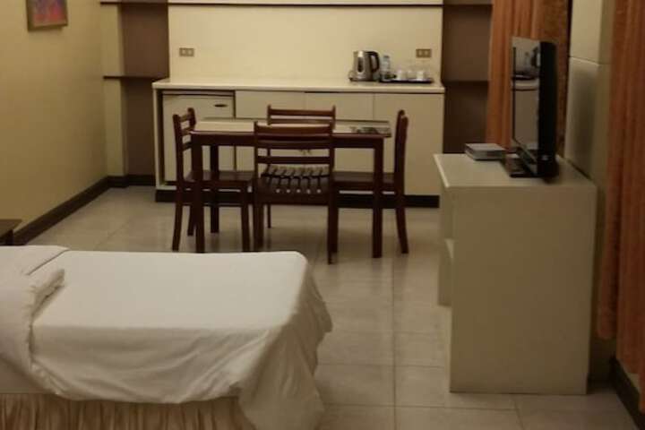 Room 5 of 62