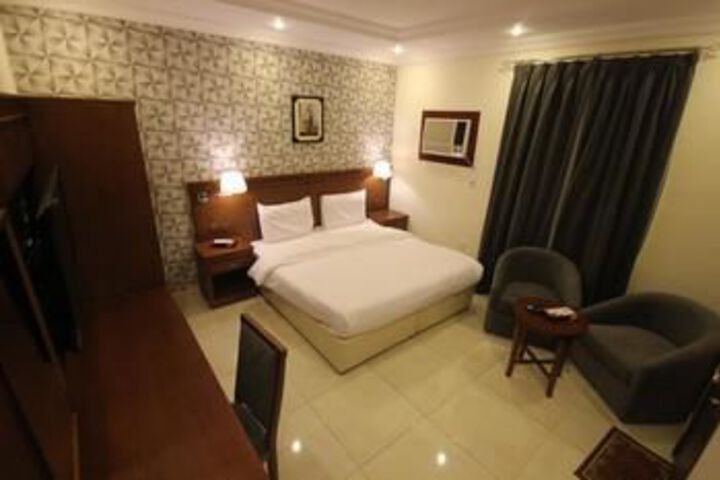 Room 16 of 30