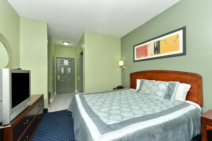 1 King Bed (6 of 6)