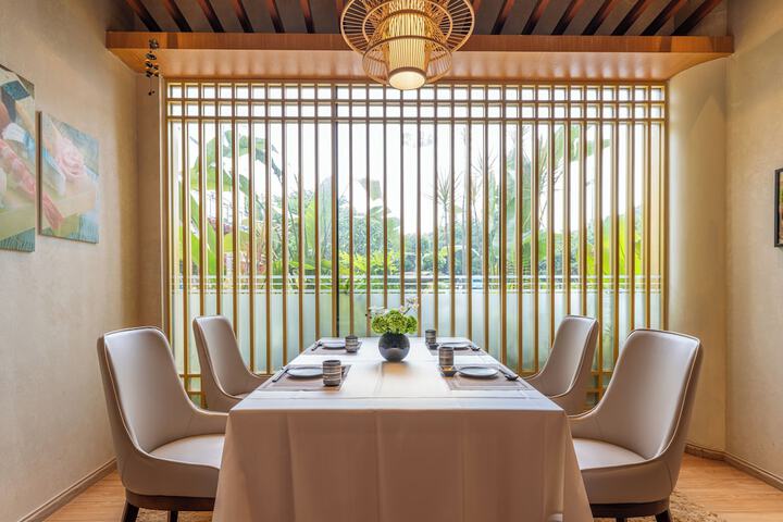 Dining 106 of 143