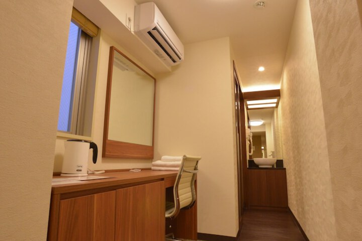 Room 12 of 33