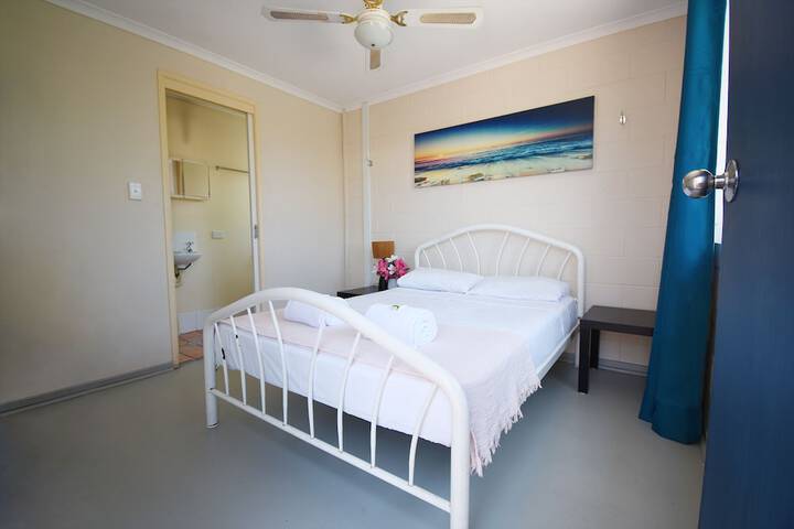 Room 5 of 10