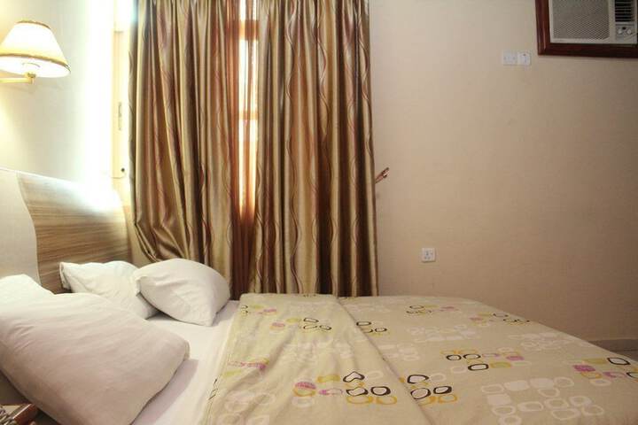 Room 11 of 28