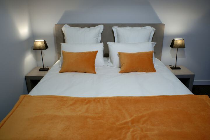 Room 9 of 32