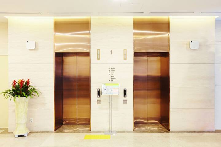 Entrance & Lobby