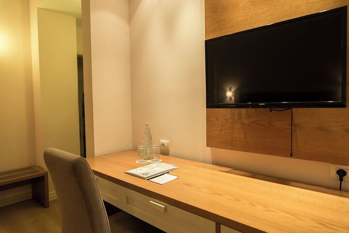 Room 11 of 40