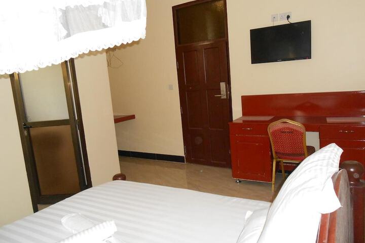 Room 10 of 30