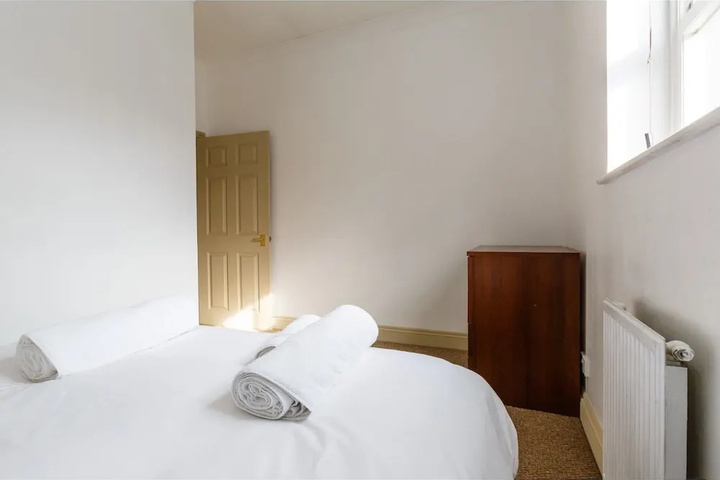 Room 4 of 15