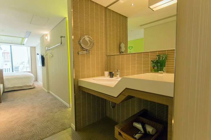 Room 115 of 171