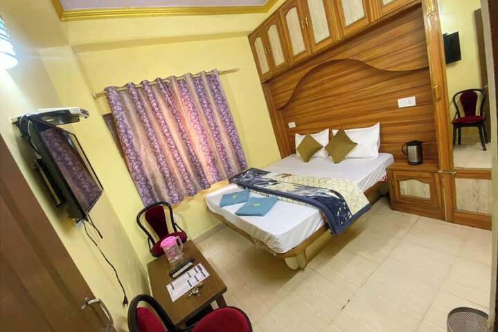 Room 13 of 18