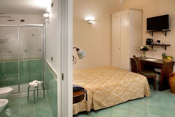 Room 6 of 72