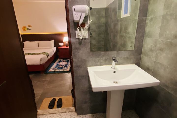 Room 163 of 214