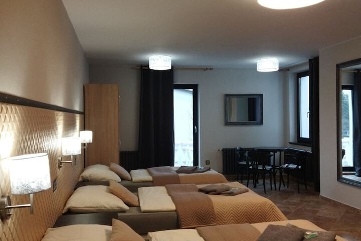 Room 30 of 99