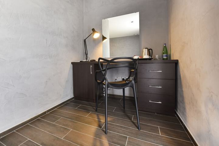 Room 11 of 38