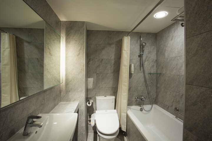 Room 14 of 26