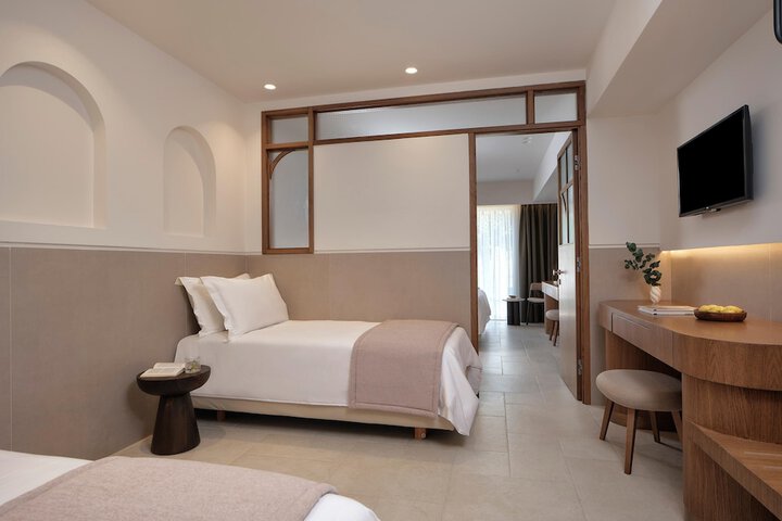 Room 45 of 193