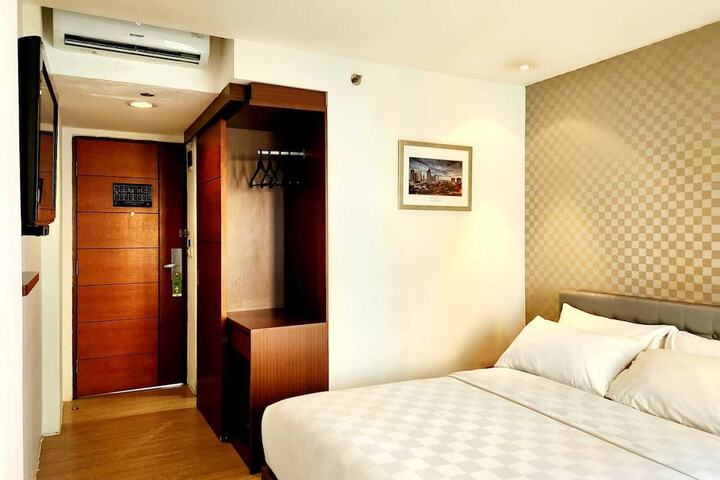 Room 8 of 43