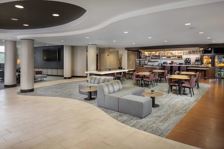 Lobby lounge