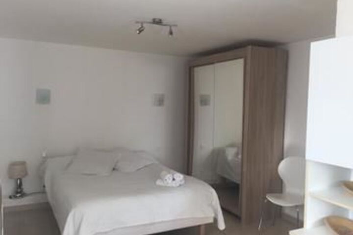 Room 35 of 60