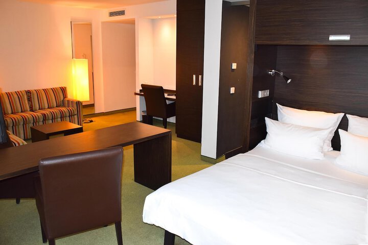 Room 31 of 157