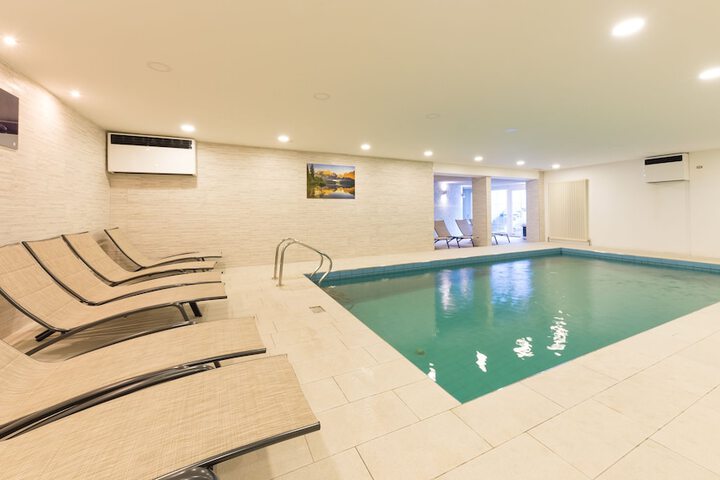 Hotel Pool