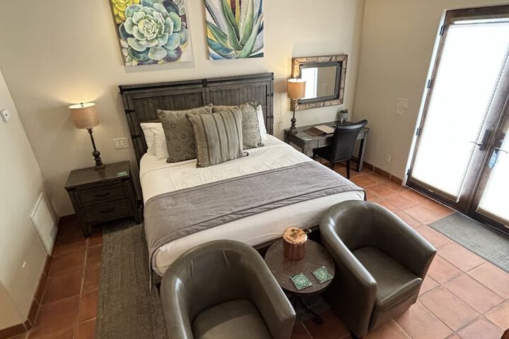 Room 43 of 285