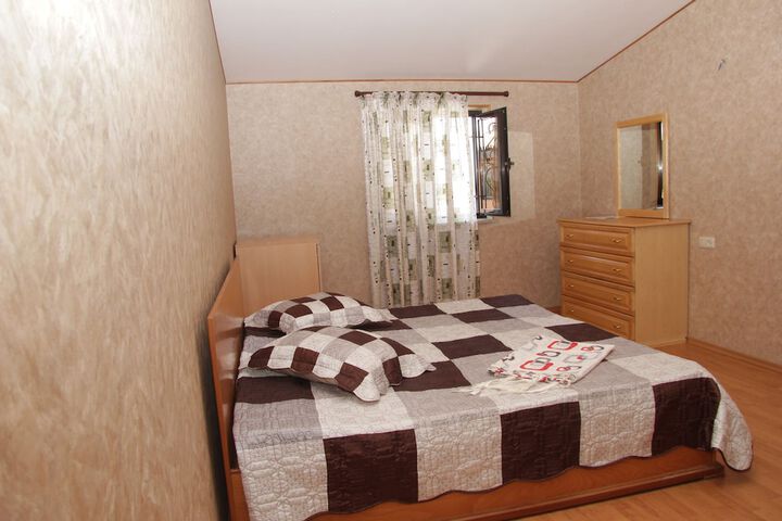 Room 9 of 36