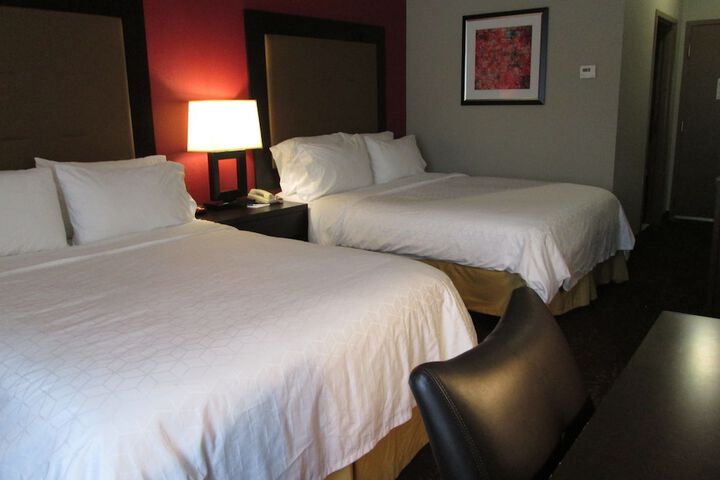 Standard 2 Queen Beds Accessible (5 of 19)