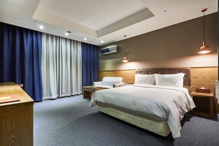 Room 5 of 51