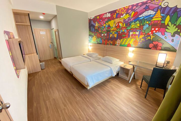 Room 7 of 32