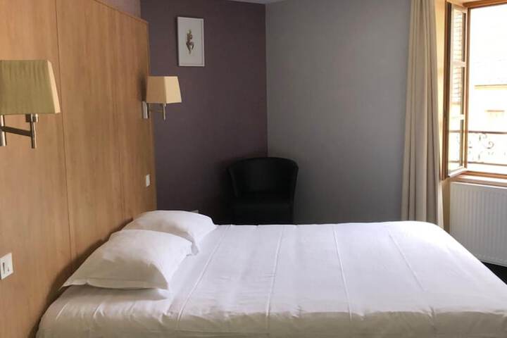 Room 30 of 62