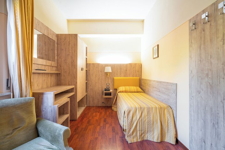Room 13 of 44