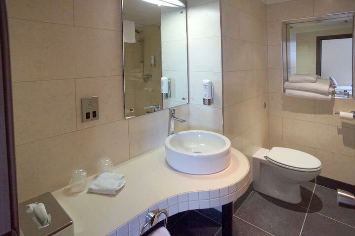 Room 10 of 43