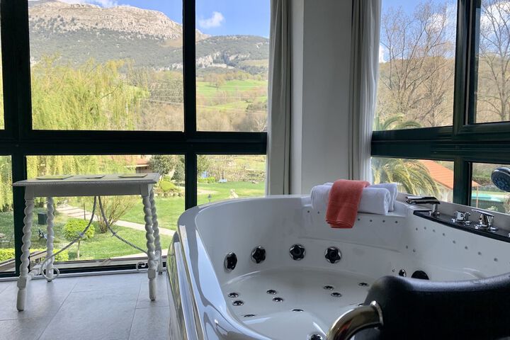 Room 42 of 99