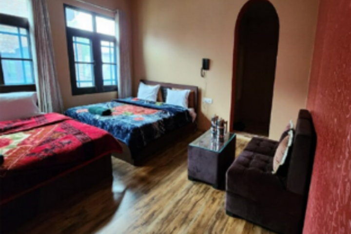 Room 2 of 10